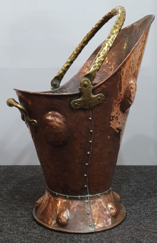 arts crafts hammered copper coal scuttle swing handle late 19th century