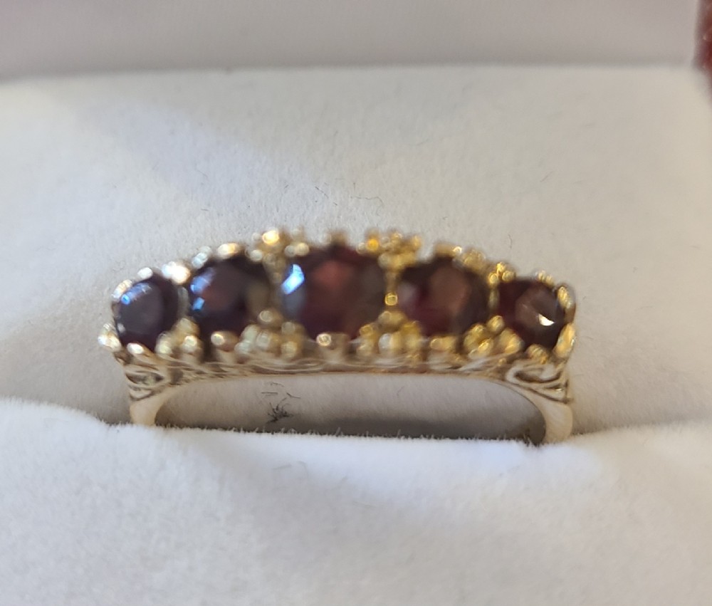 x5 stone garnet 9ct gold ring l