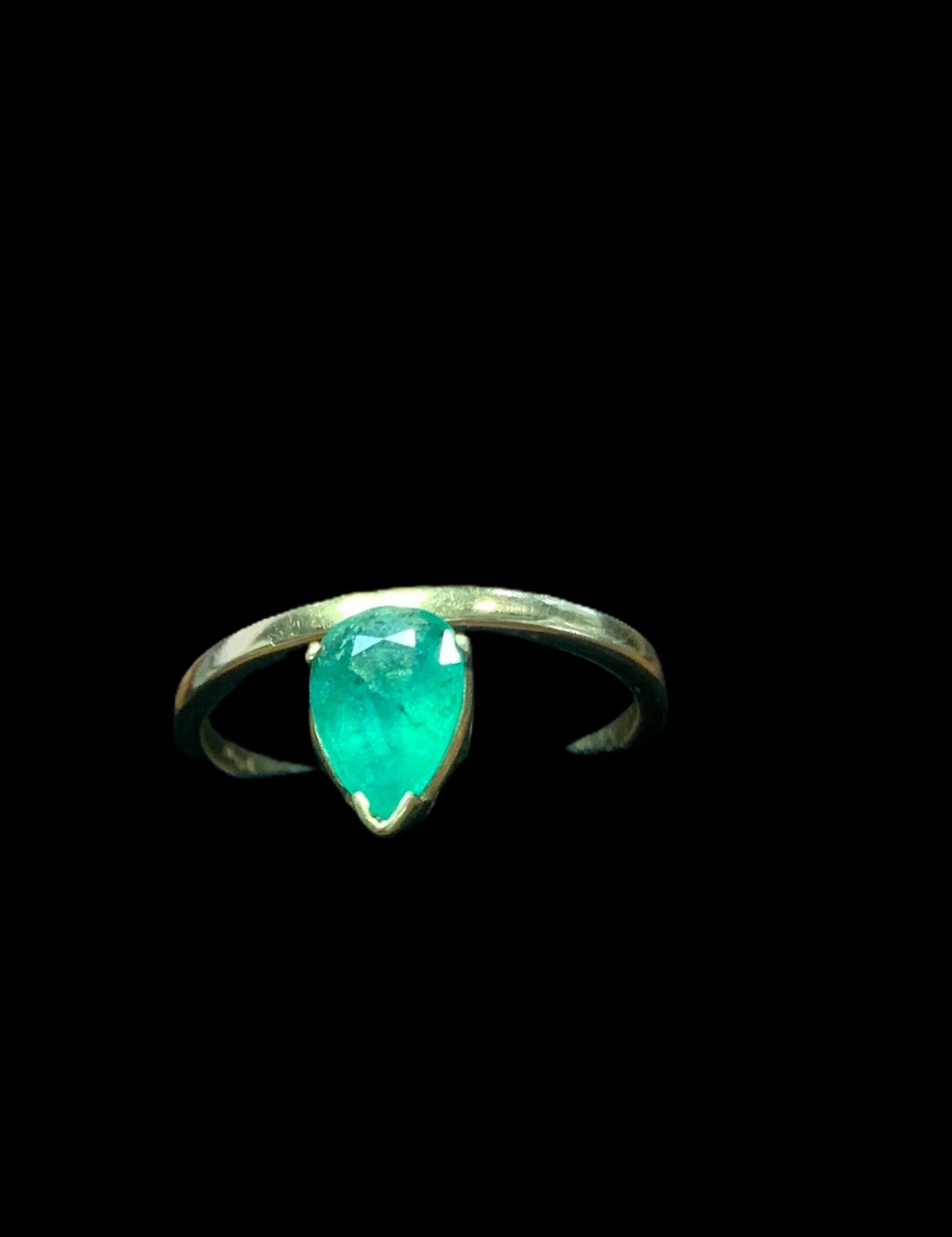 pear drop emerald ring in 10ct gold size p